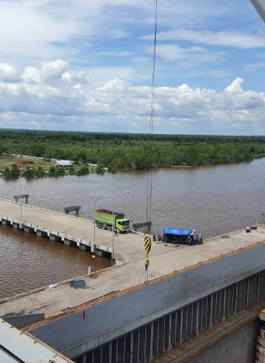 Image of Tanjung Buton harbor near the palm kernel stockpile.